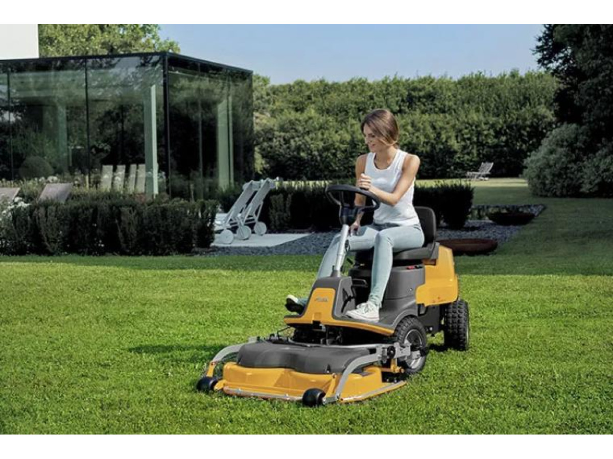 Райдер STIGA з двигуном з іскровим запалюванням від компанії Briggs & Stratton