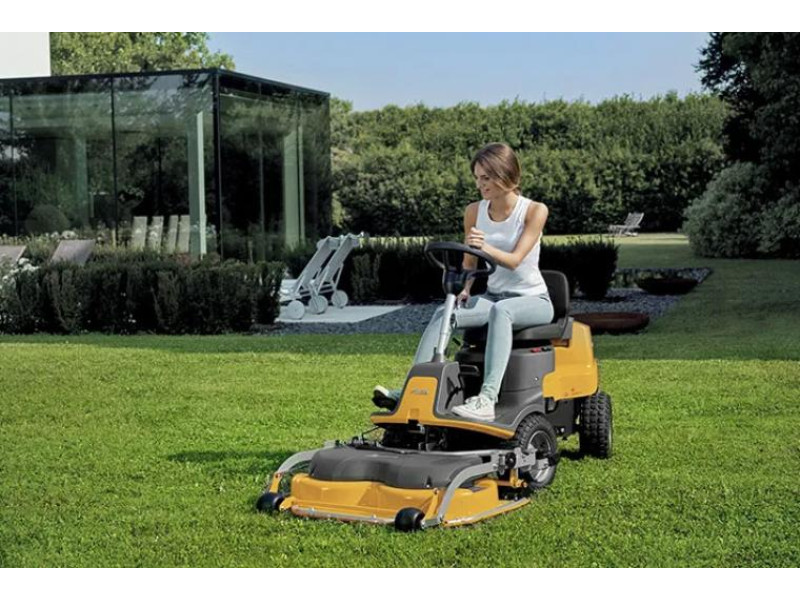 Райдер STIGA з двигуном з іскровим запалюванням від компанії Briggs & Stratton